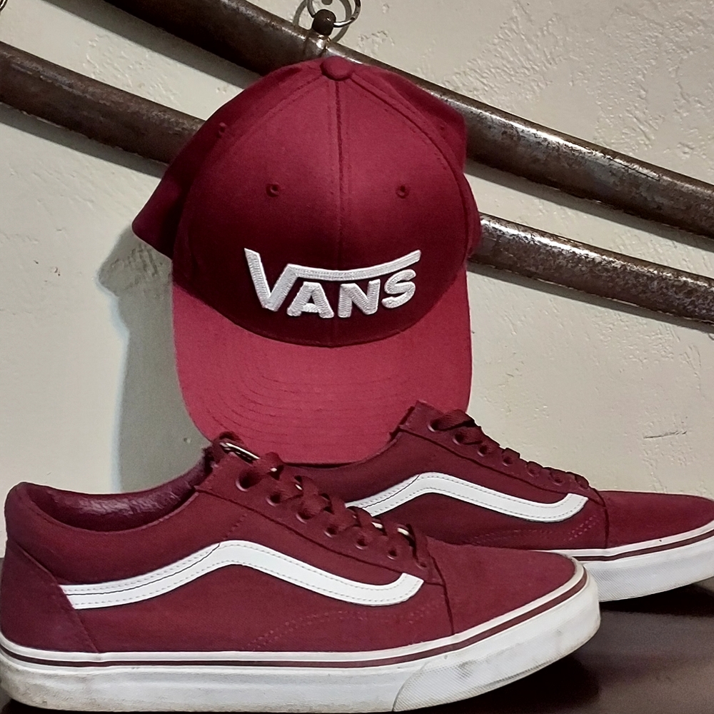 Vans shoes and classic snap back baseball hat